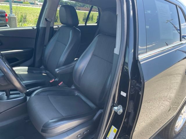 Used 2020 Chevrolet Trax LT w/ Driver Confidence Package AWD/4WD image 18