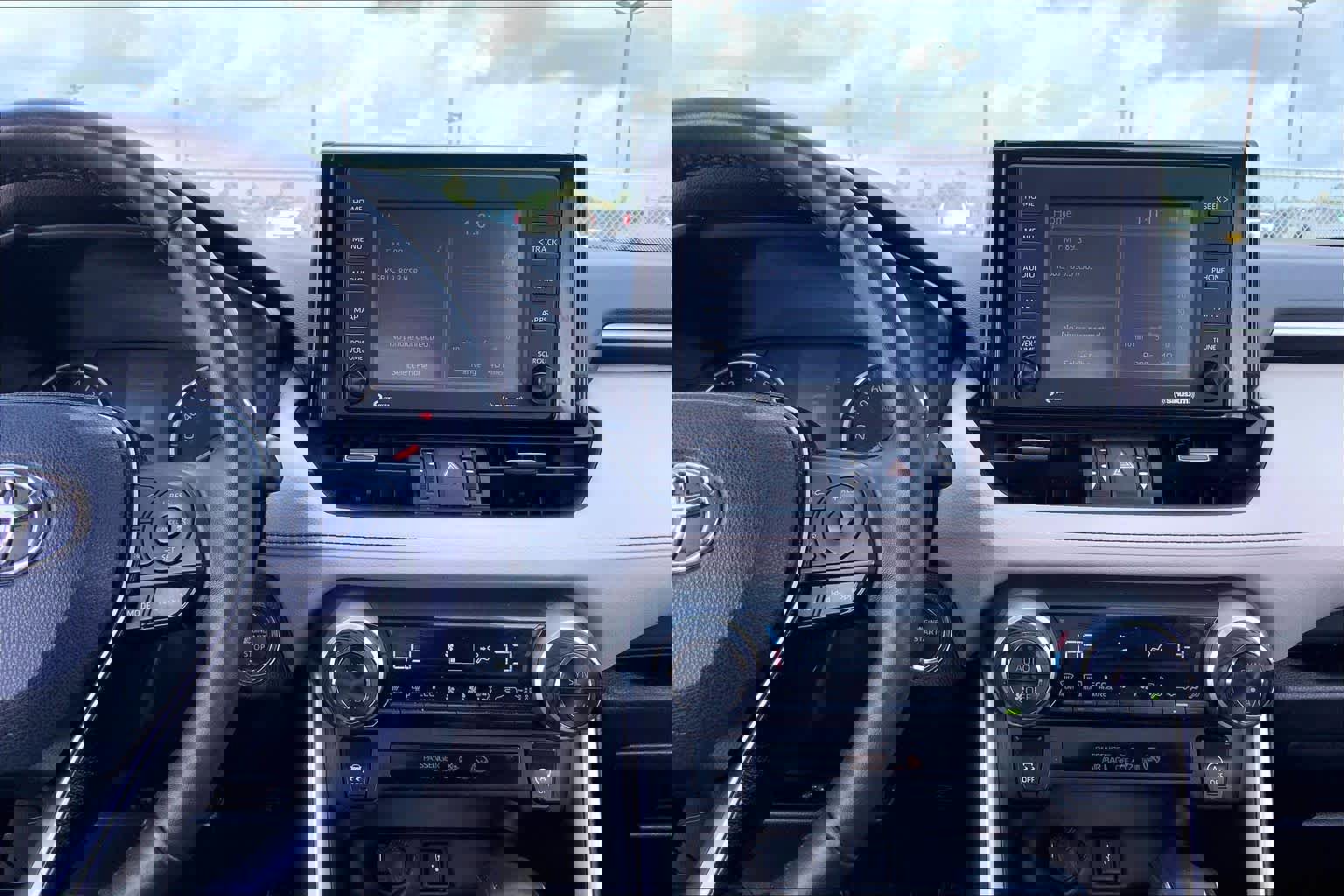 Used 2021 Toyota RAV4 XLE Premium image 7