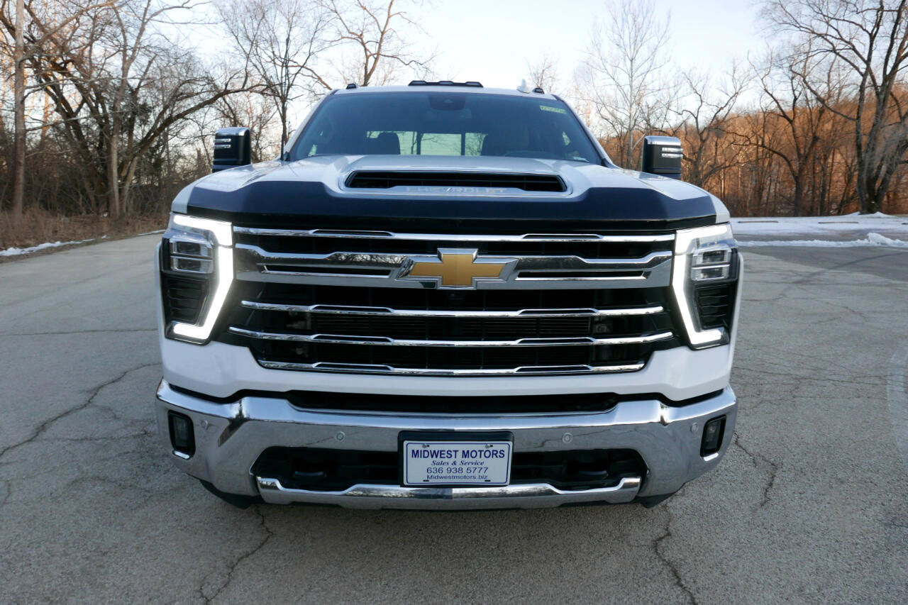 Used 2024 Chevrolet Silverado 3500 LTZ w/ LTZ Convenience Package image 3