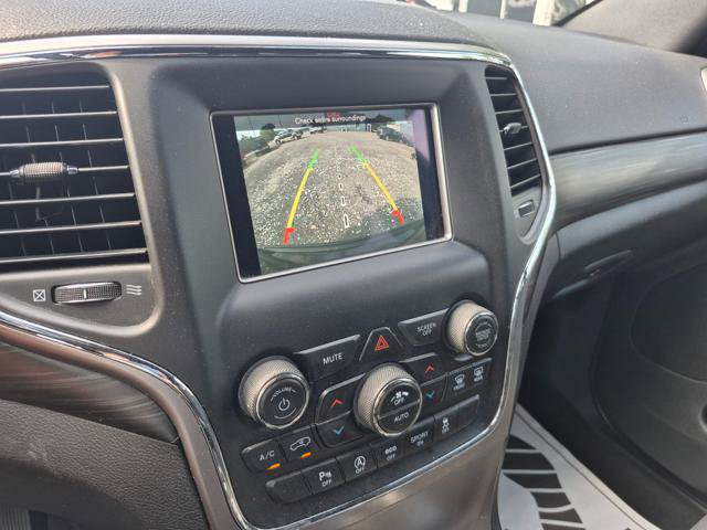 Used 2020 Jeep Grand Cherokee Laredo AWD/4WD image 17