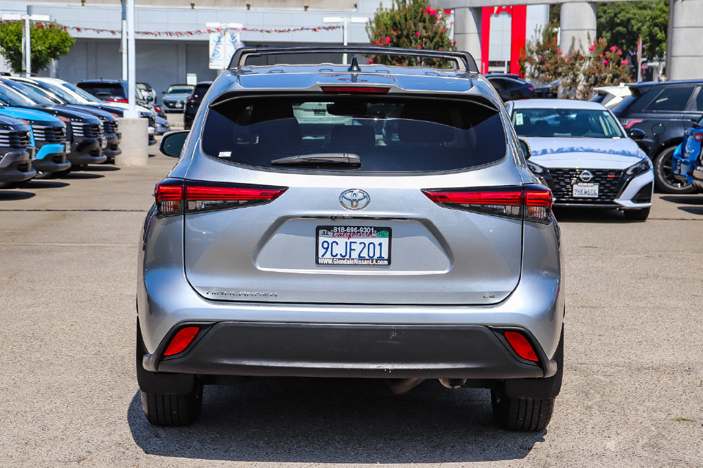 Used 2022 Toyota Highlander LE FWD image 6