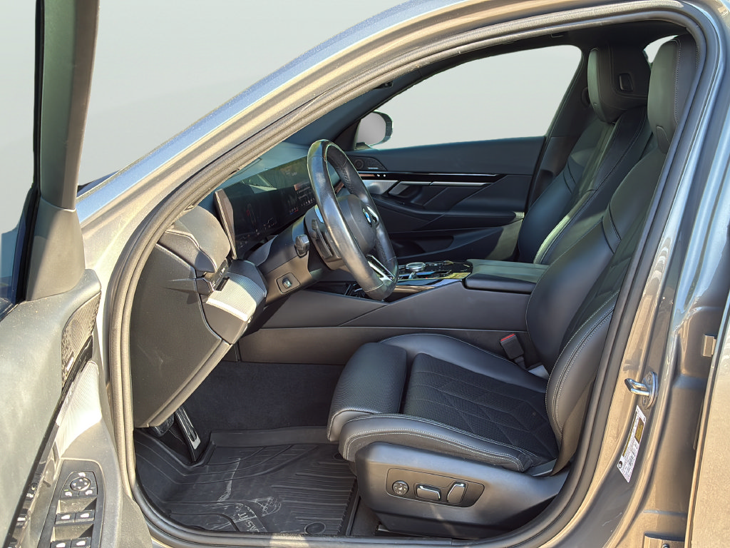 Used 2024 BMW 530i RWD image 12