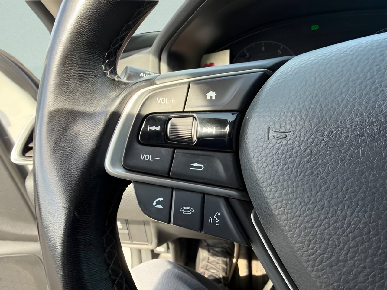 Used 2021 Honda Accord EX-L image 18