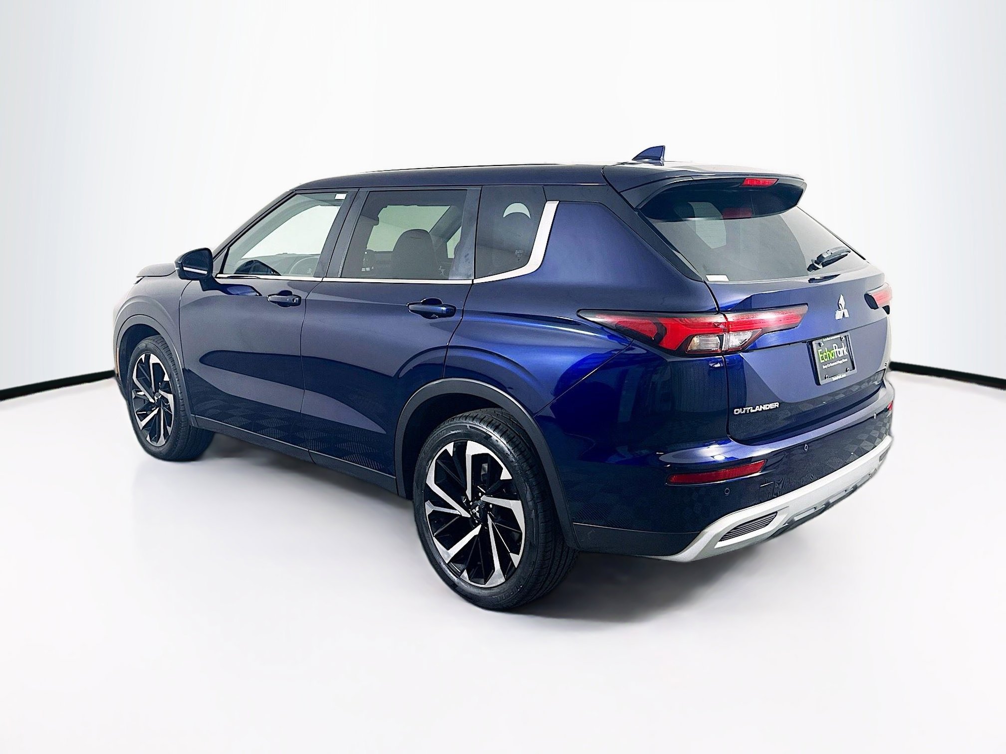 Used 2024 Mitsubishi Outlander SE image 5