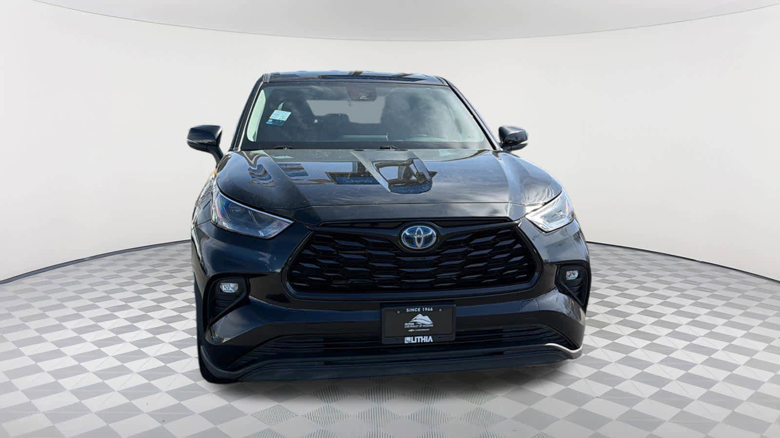 Used 2024 Toyota Highlander LE image 2