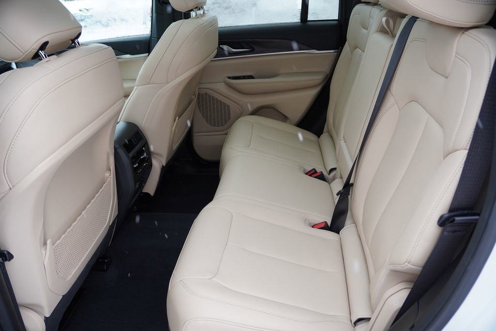 Certified 2024 Jeep Grand Cherokee Limited w/ MOPAR Finishing Package image 18