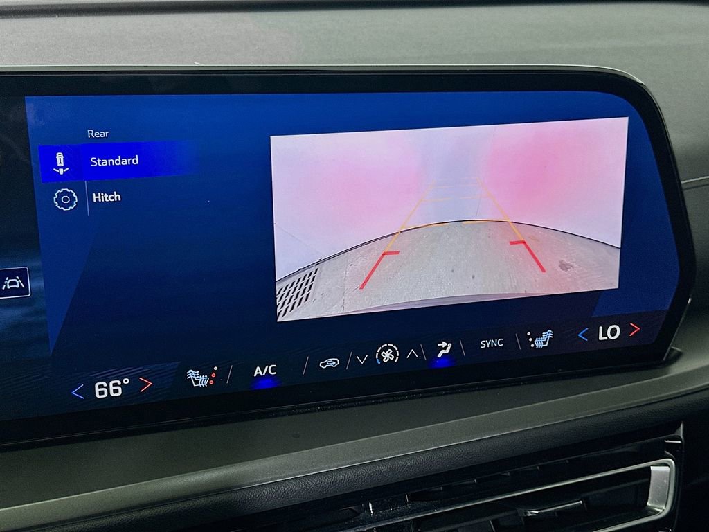 Used 2025 Chevrolet Traverse LT image 10