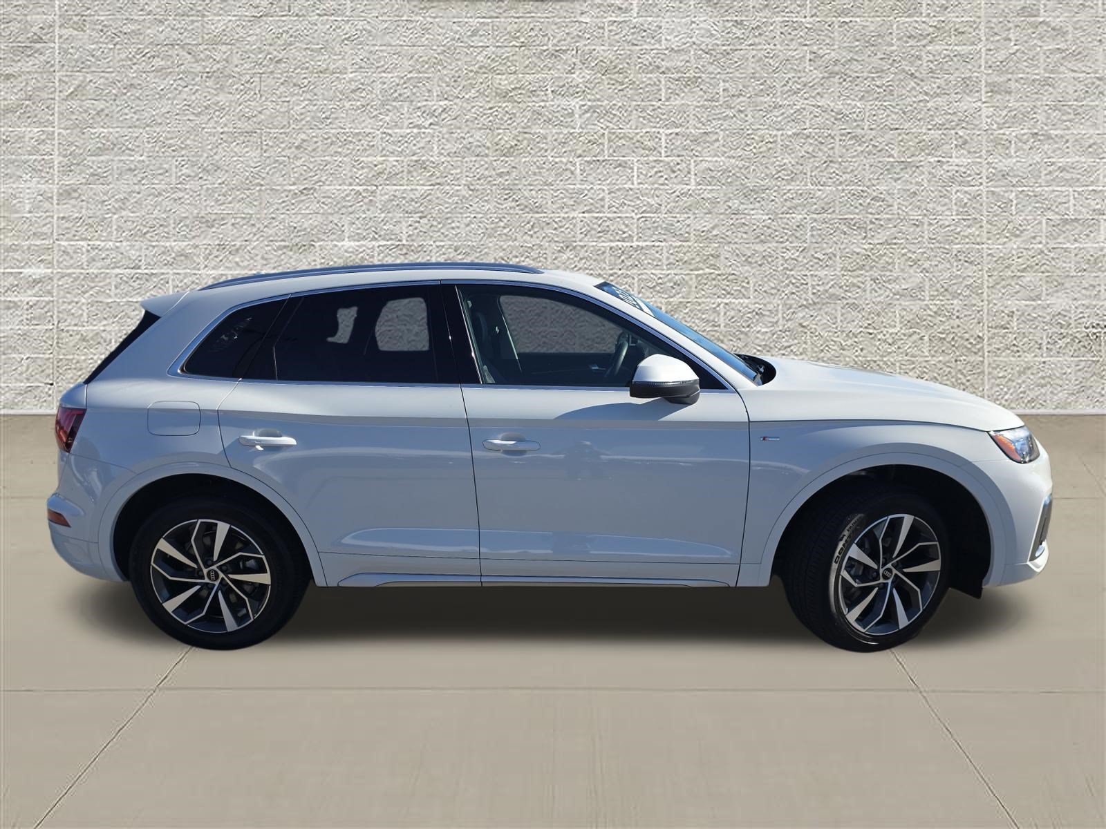 Certified 2023 Audi Q5 2.0T Premium w/ Convenience Package AWD/4WD image 8