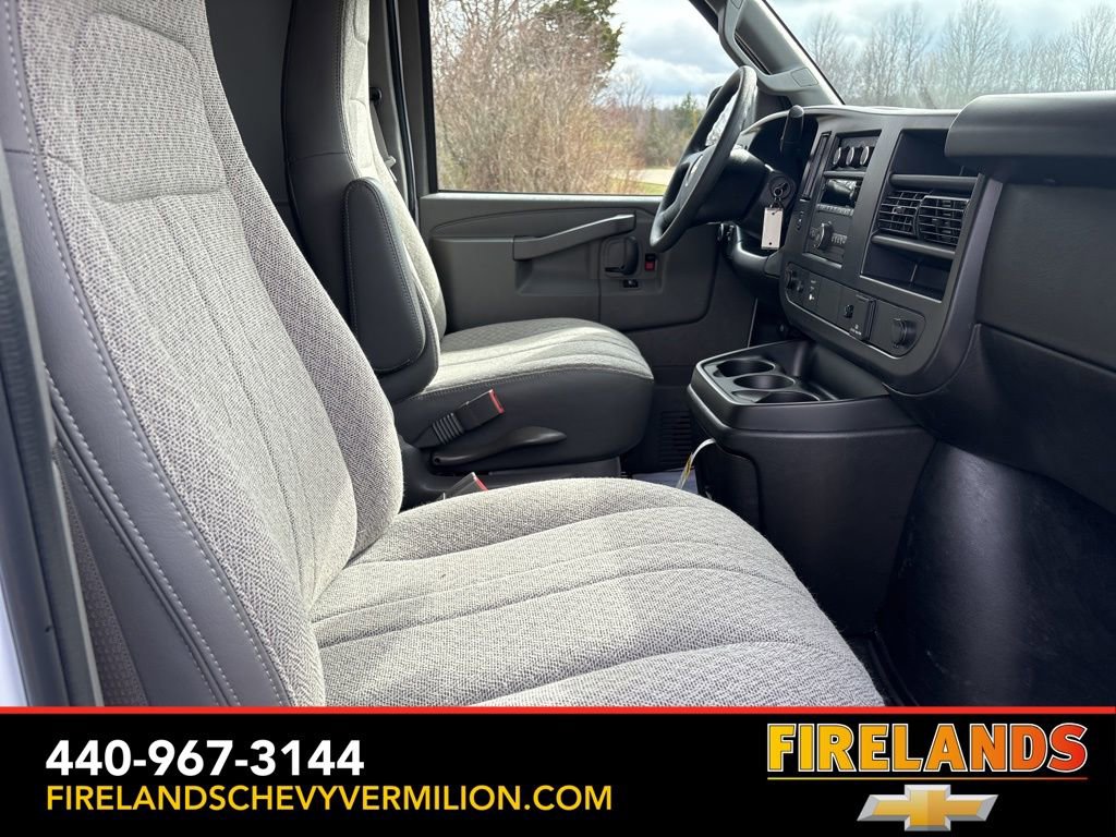 New 2026 Chevrolet Express 3500 RWD image 32