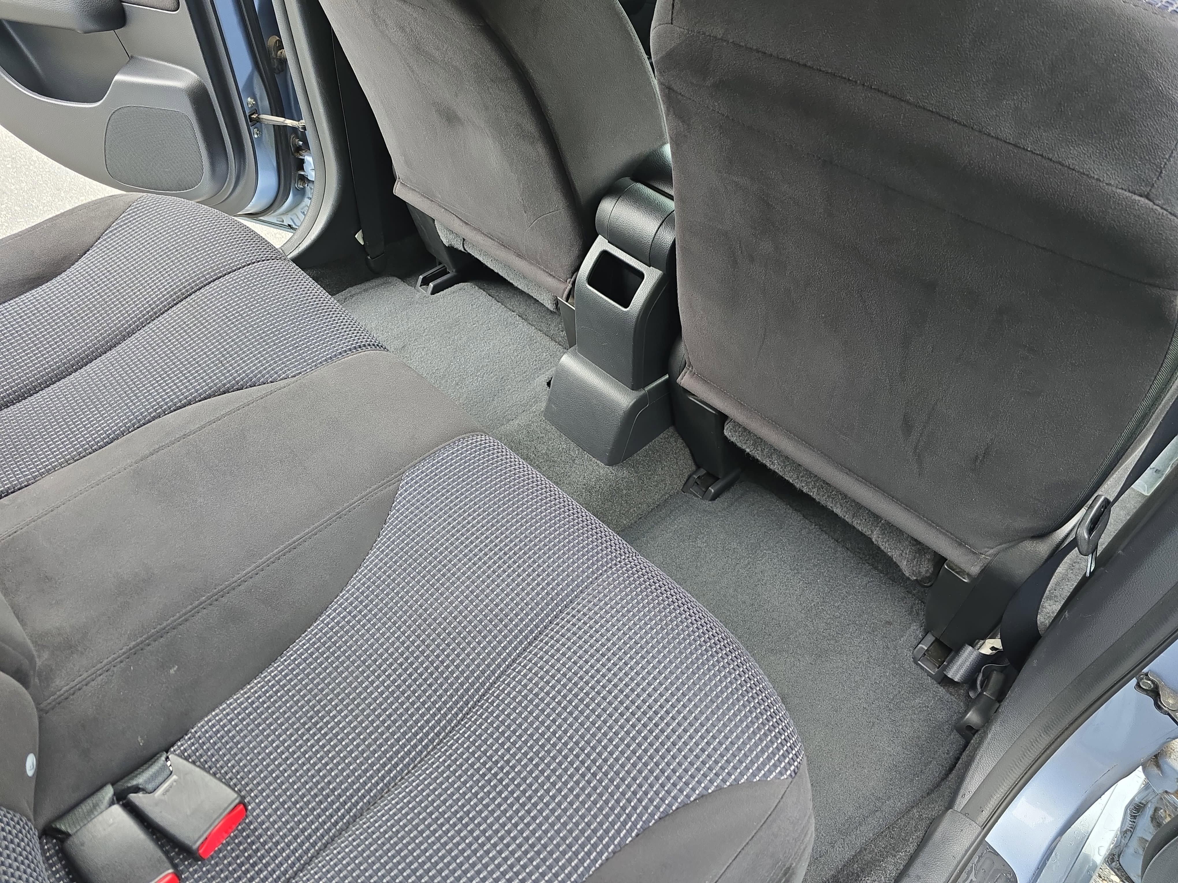 Used 2011 Nissan Versa Hatchback w/ Premium Pkg FWD image 11