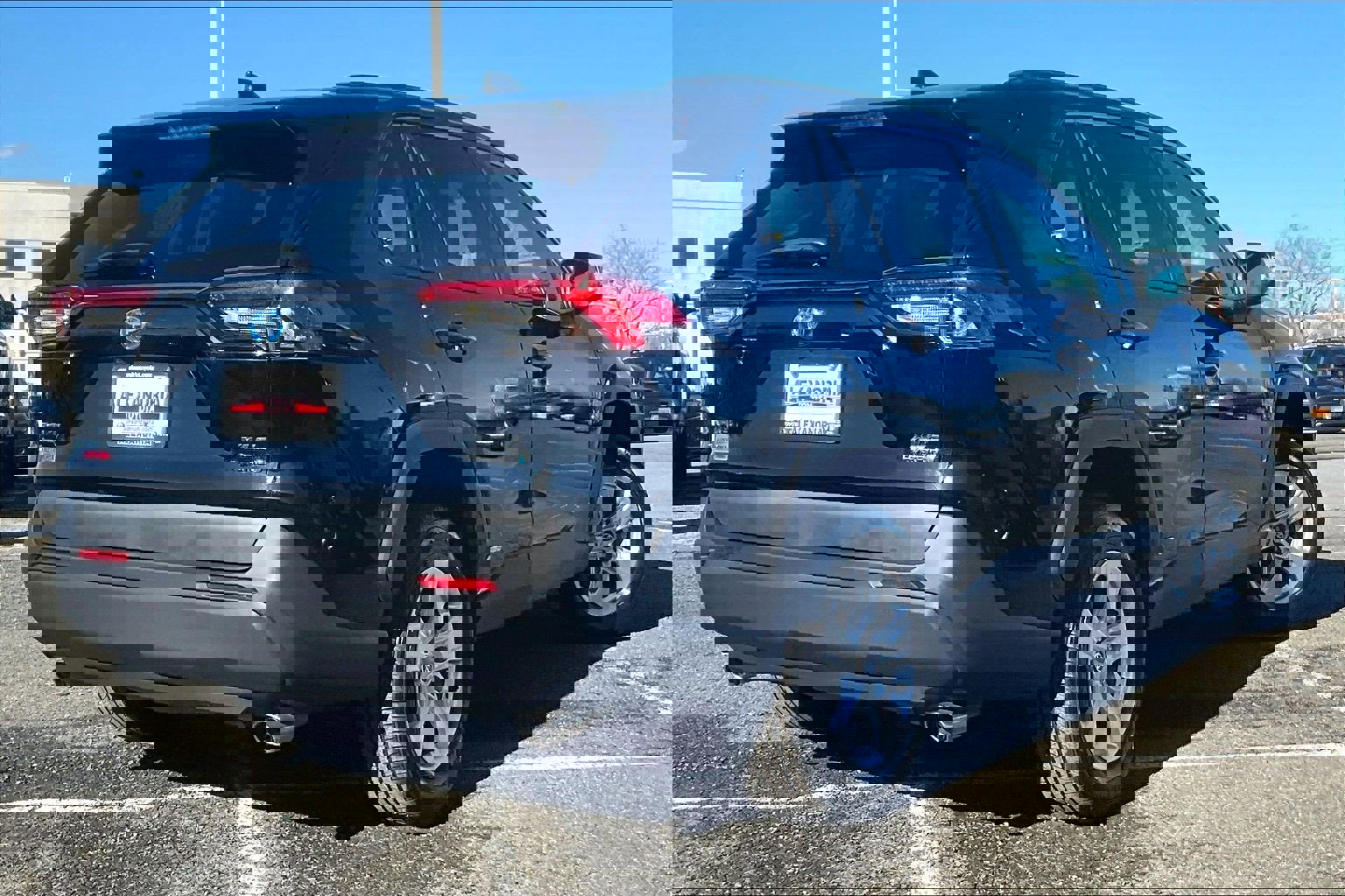 Used 2021 Toyota RAV4 XLE w/ Convenience Package image 12