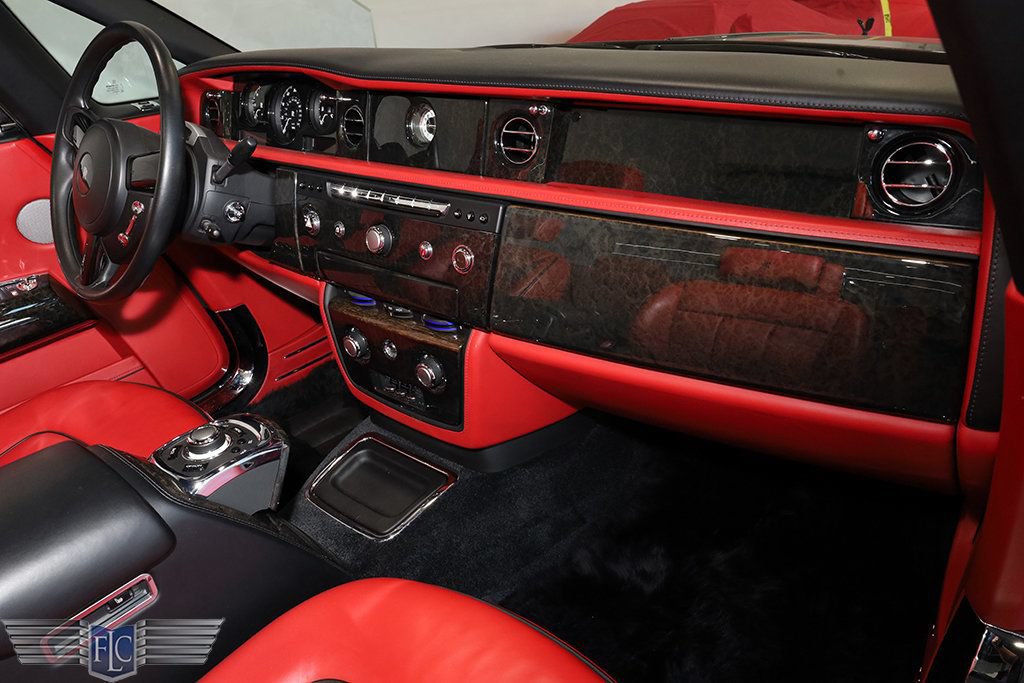 Used 2017 Rolls-Royce Phantom Drophead Coupe RWD image 27