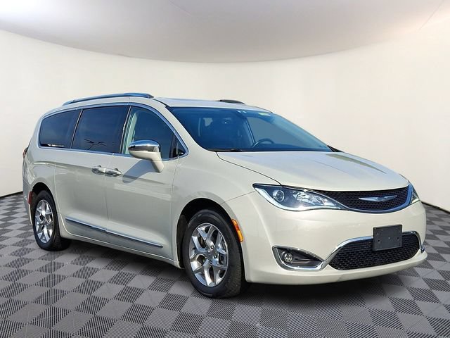 Used 2017 Chrysler Pacifica Limited FWD image 1