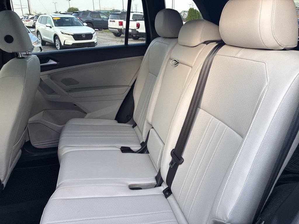 Used 2024 Volkswagen Tiguan SE R-Line AWD/4WD image 19
