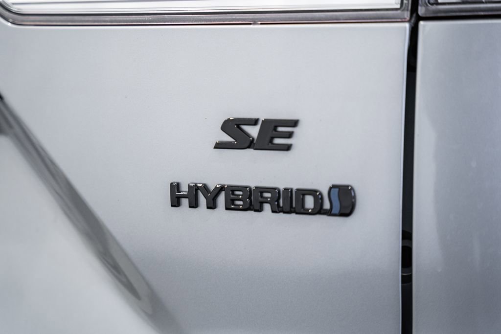 Used 2024 Toyota Corolla Cross SE image 7