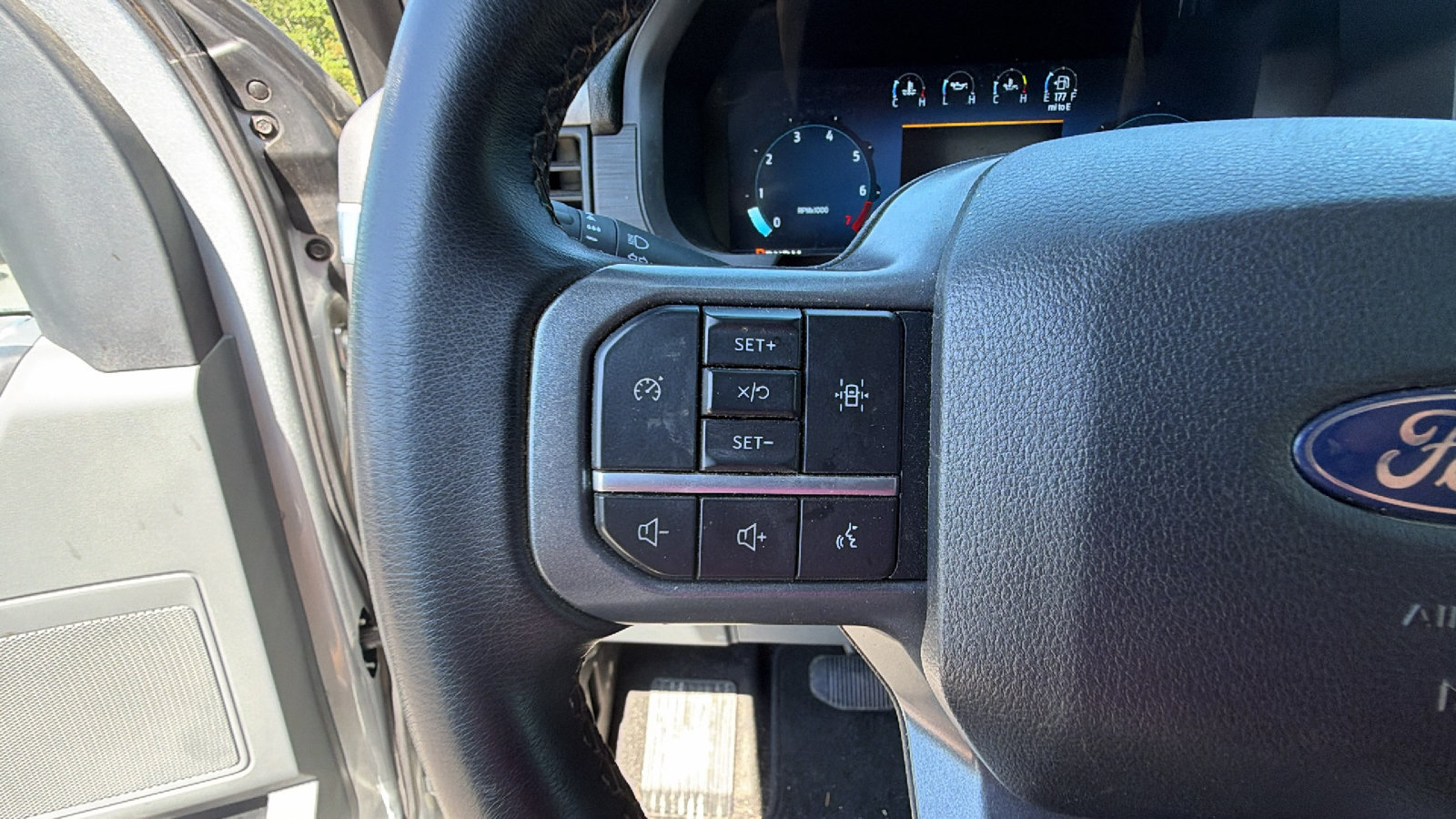 Used 2025 Ford F150 XLT w/ Equipment Group 301A Standard AWD/4WD image 27