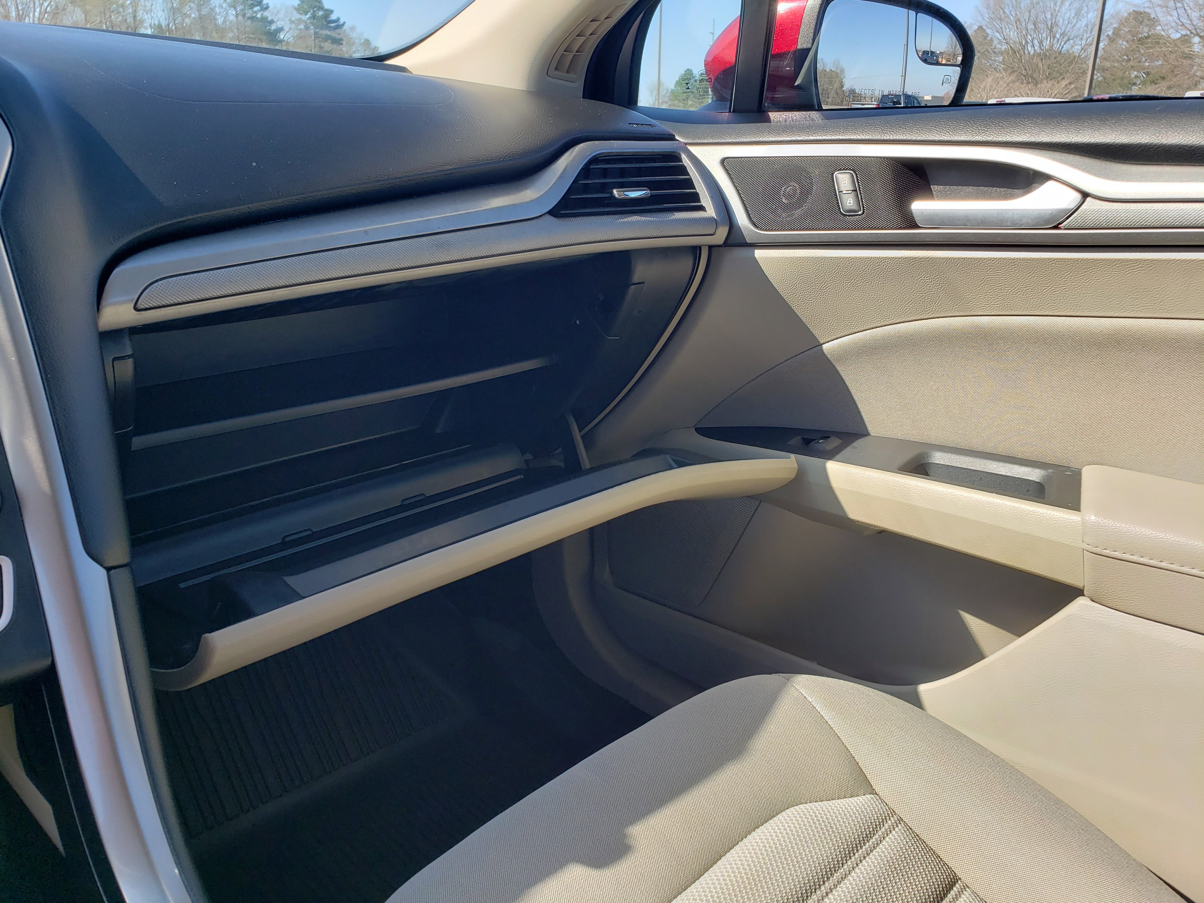 Used 2018 Ford Fusion SE w/ Fusion SE Technology Package image 24