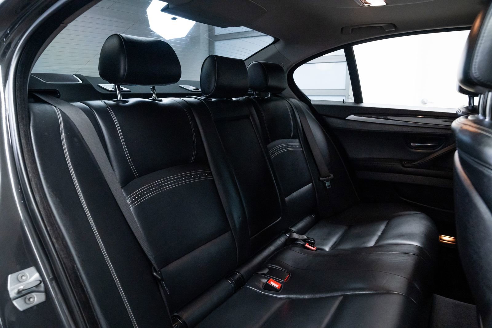 Used 2015 BMW 550i xDrive Sedan image 23