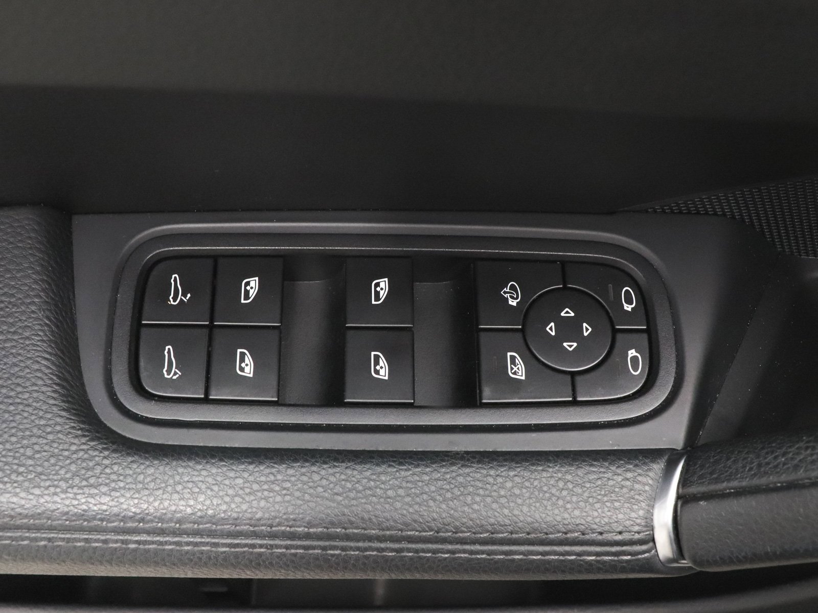 Used 2023 Porsche Cayenne Platinum Edition image 10