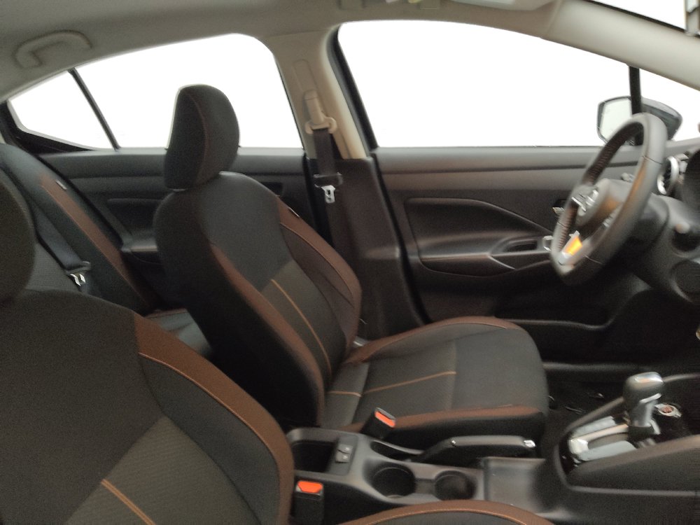 Used 2022 Nissan Versa SR FWD image 21