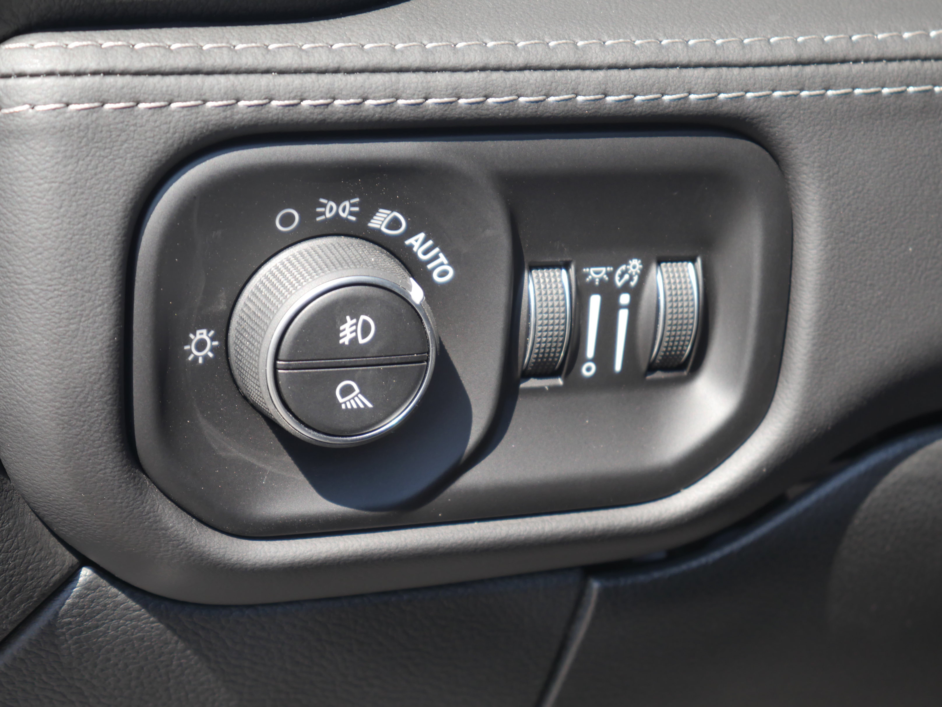 Used 2022 RAM 3500 Limited AWD/4WD image 6