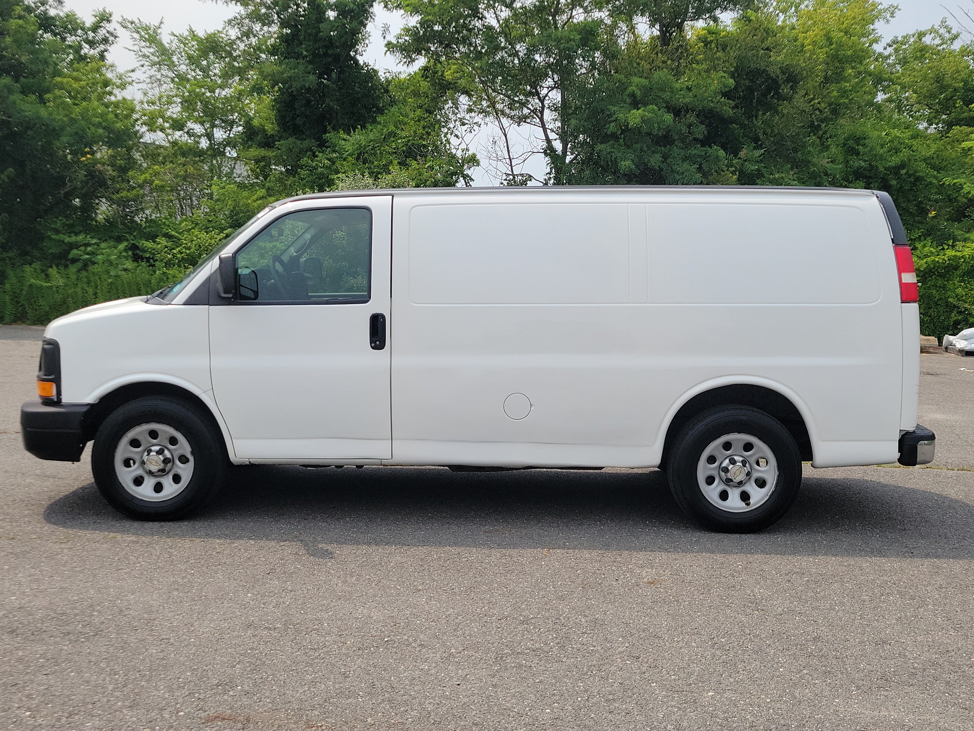 Used 2013 Chevrolet Express 1500 RWD image 8