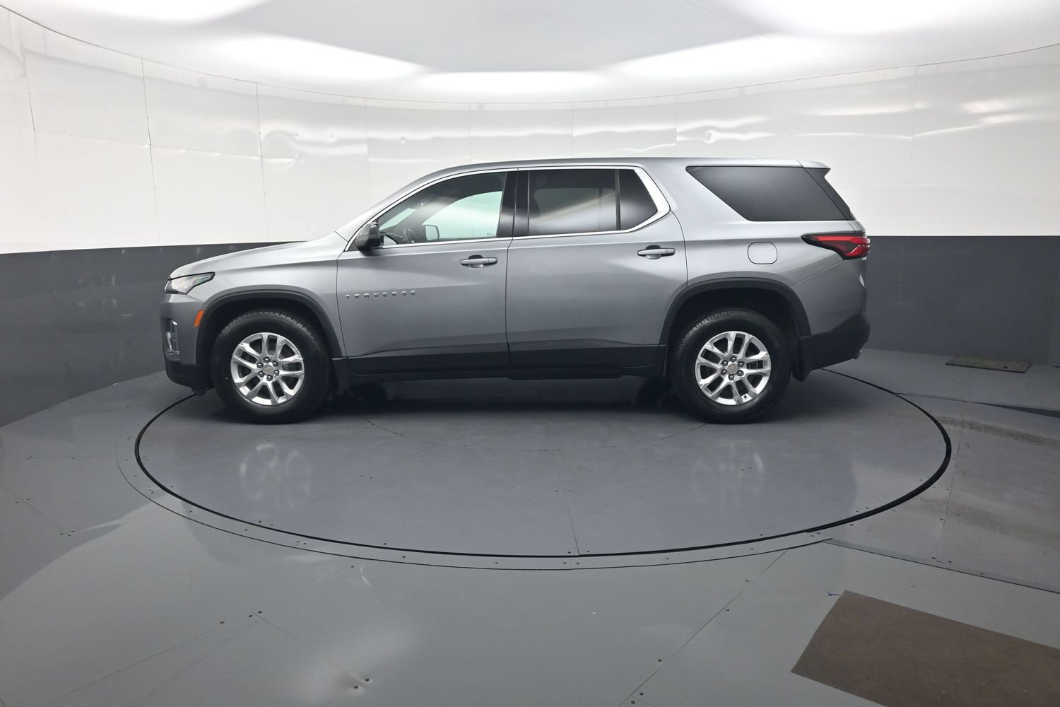 Used 2023 Chevrolet Traverse LS AWD/4WD image 6