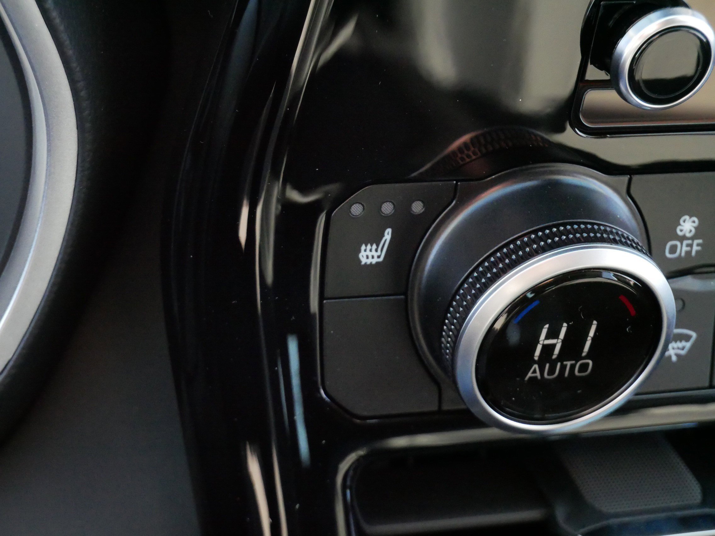 Certified 2025 Toyota Highlander XLE image 29