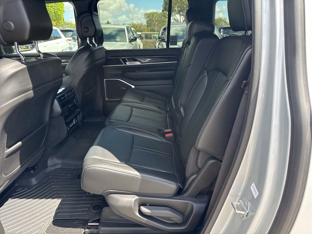 Used 2024 Jeep Wagoneer L 2WD image 10