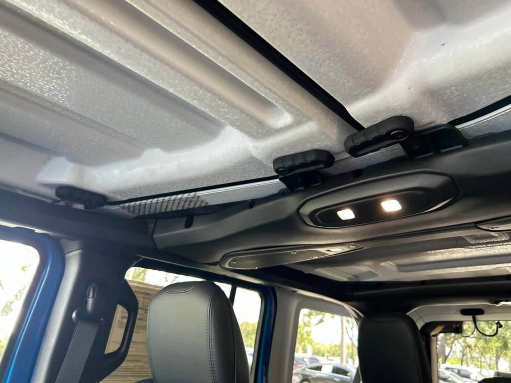 Used 2025 Jeep Wrangler Unlimited Sahara AWD/4WD image 56