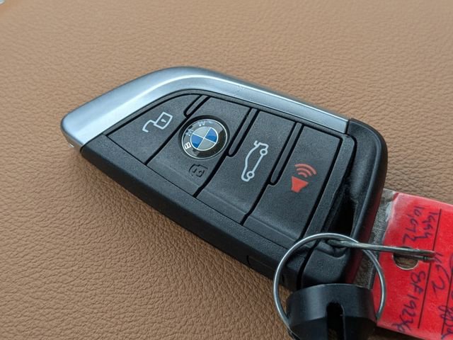 Used 2025 BMW 330i Sedan w/ M Sport Package image 33