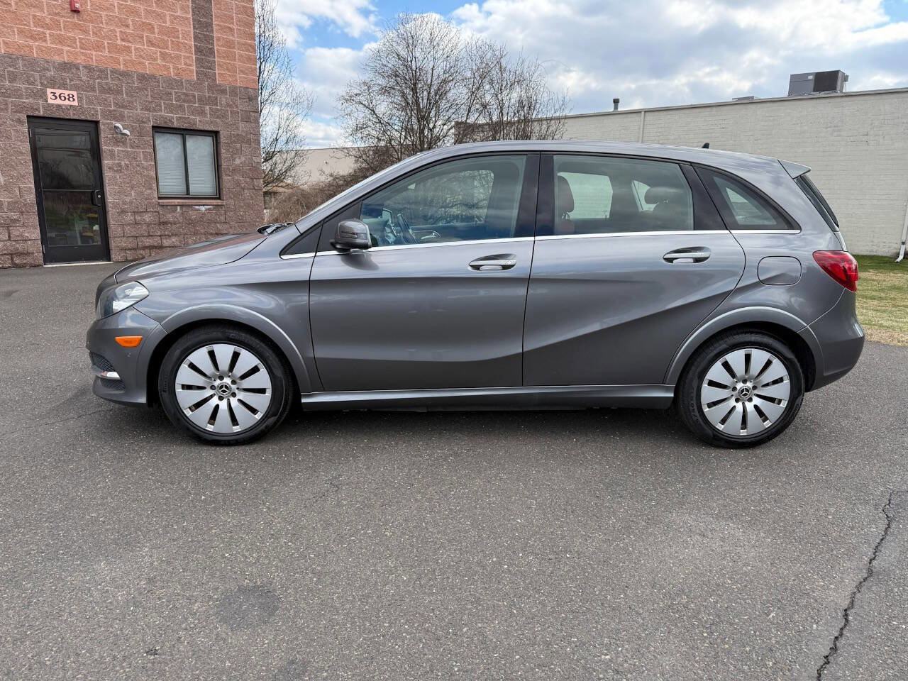 Used 2017 Mercedes-Benz B 250e B 250e 4dr Hatchback image 9
