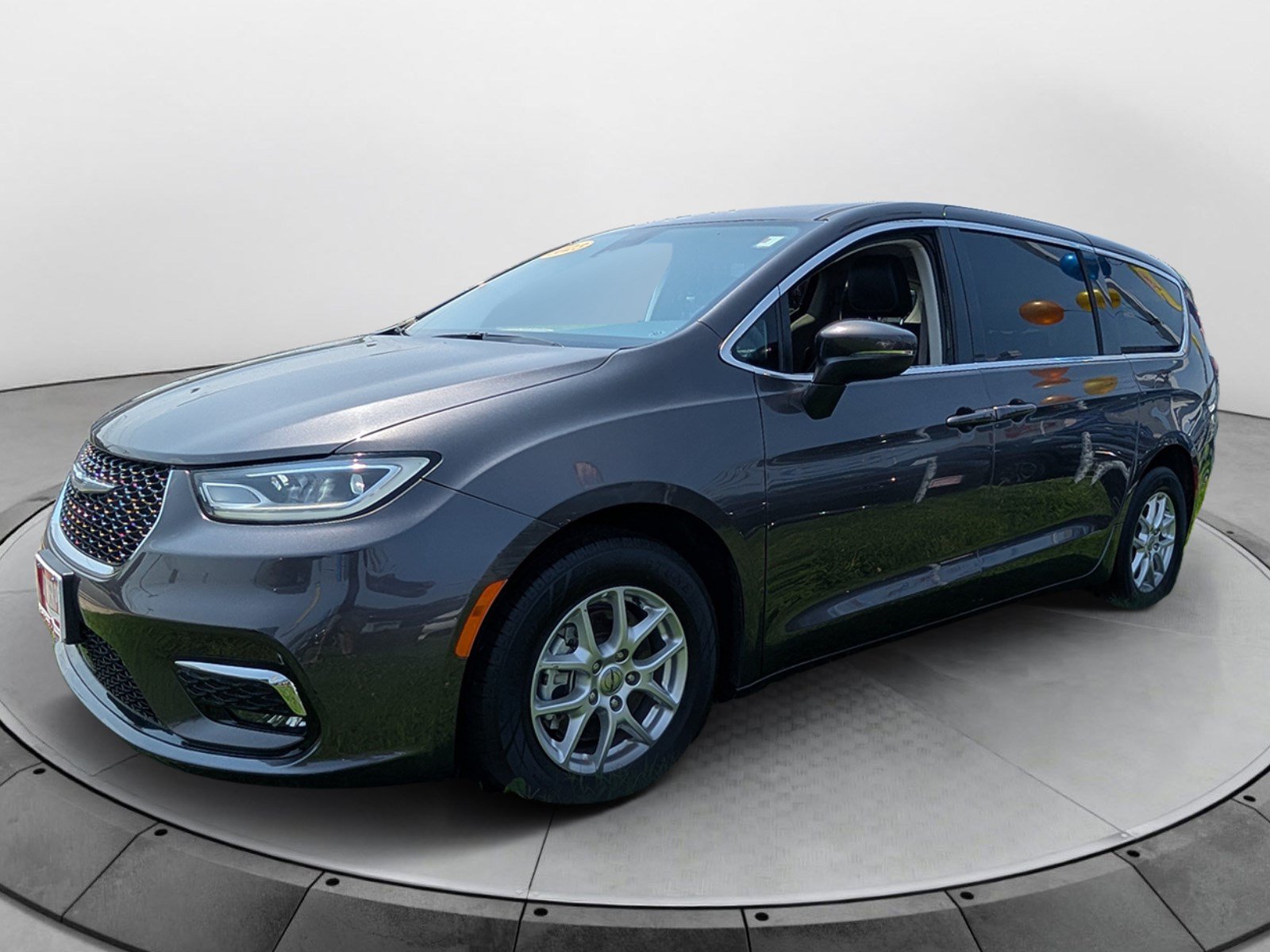 Used 2023 Chrysler Pacifica Touring-L FWD image 7