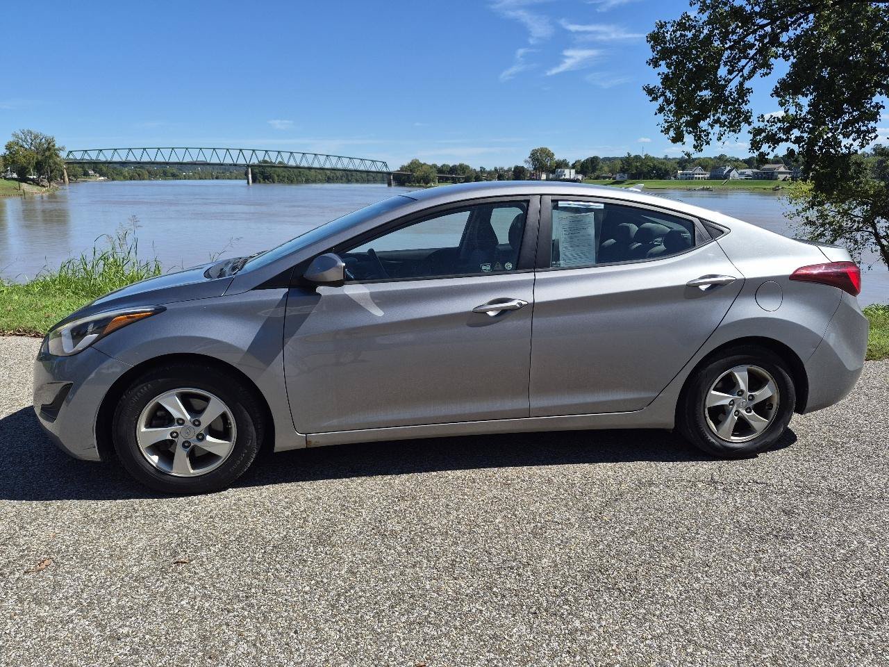 Used 2014 Hyundai Elantra SE FWD image 2