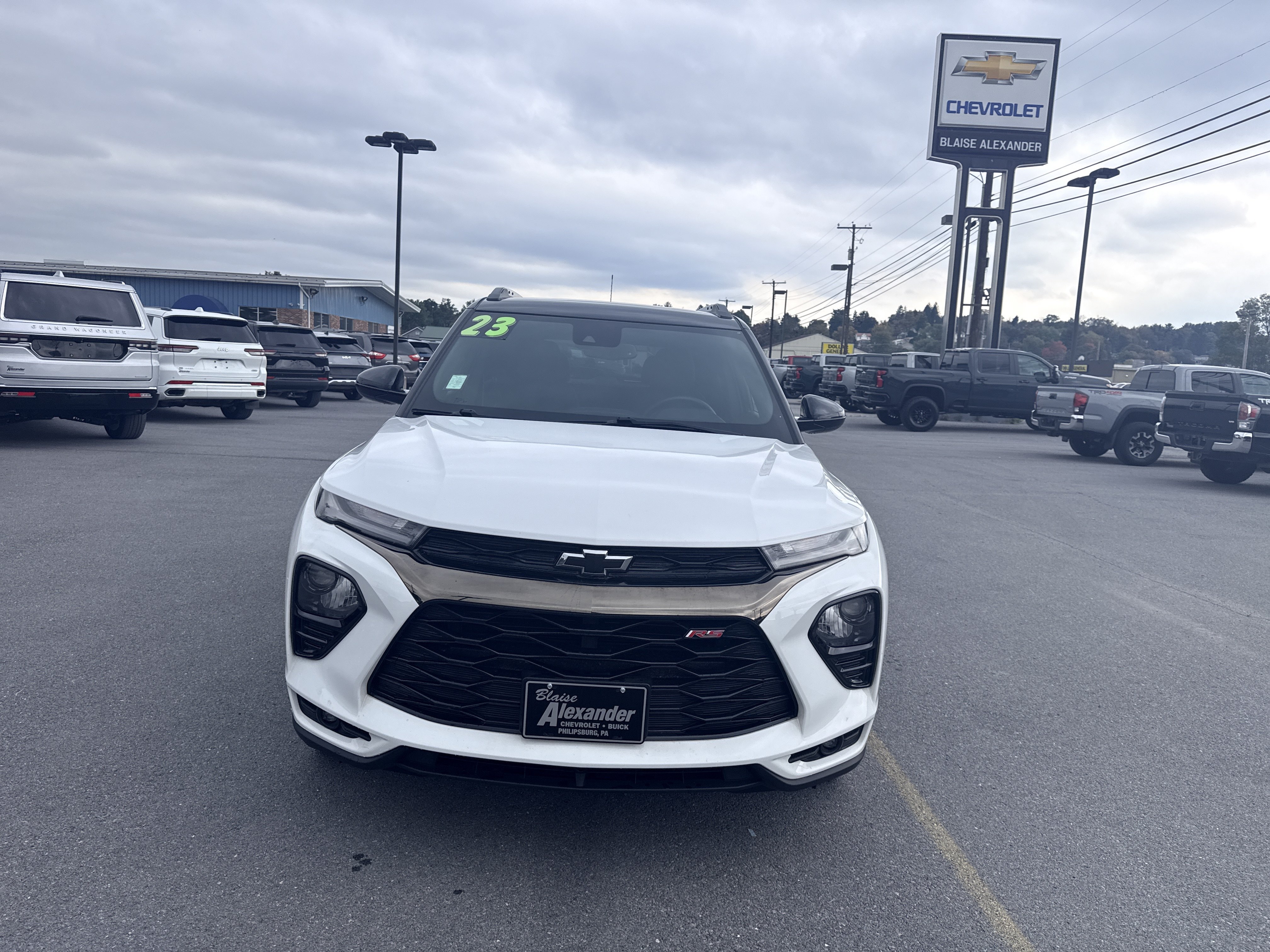 Used 2023 Chevrolet TrailBlazer RS w/ Convenience Package AWD/4WD image 9