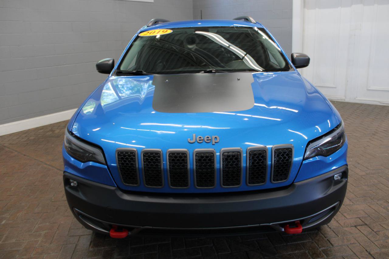 Used 2019 Jeep Cherokee Trailhawk w/ Cold Weather Group AWD/4WD image 2