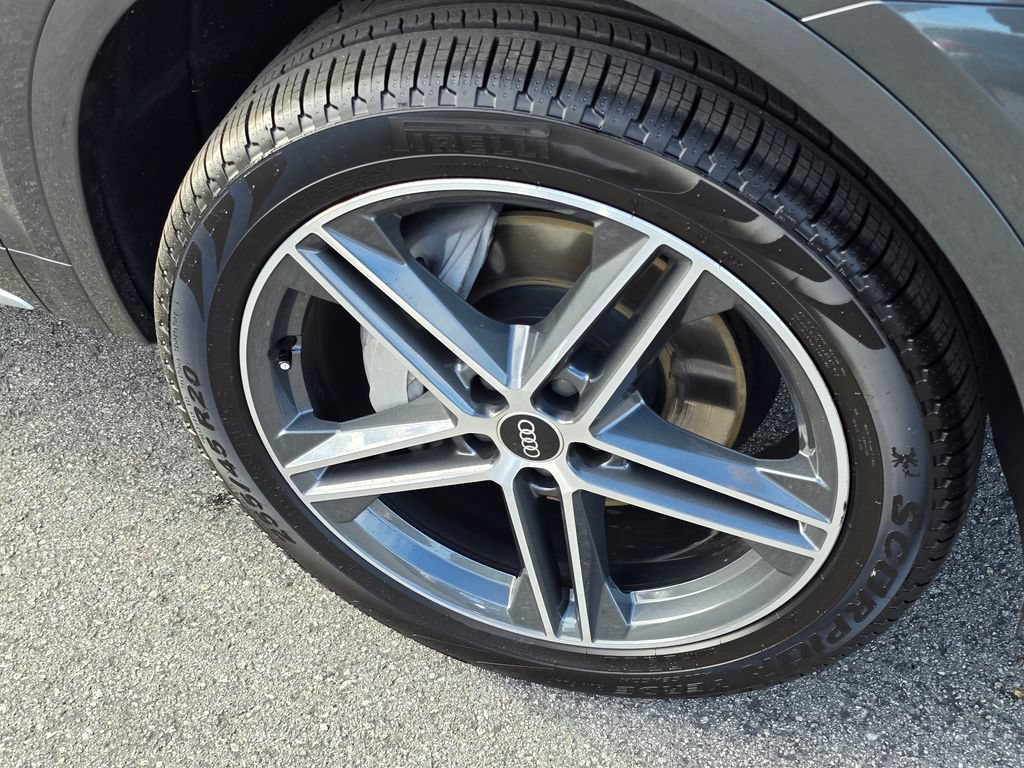 Used 2023 Audi Q5 e Premium w/ Convenience Package AWD/4WD image 31