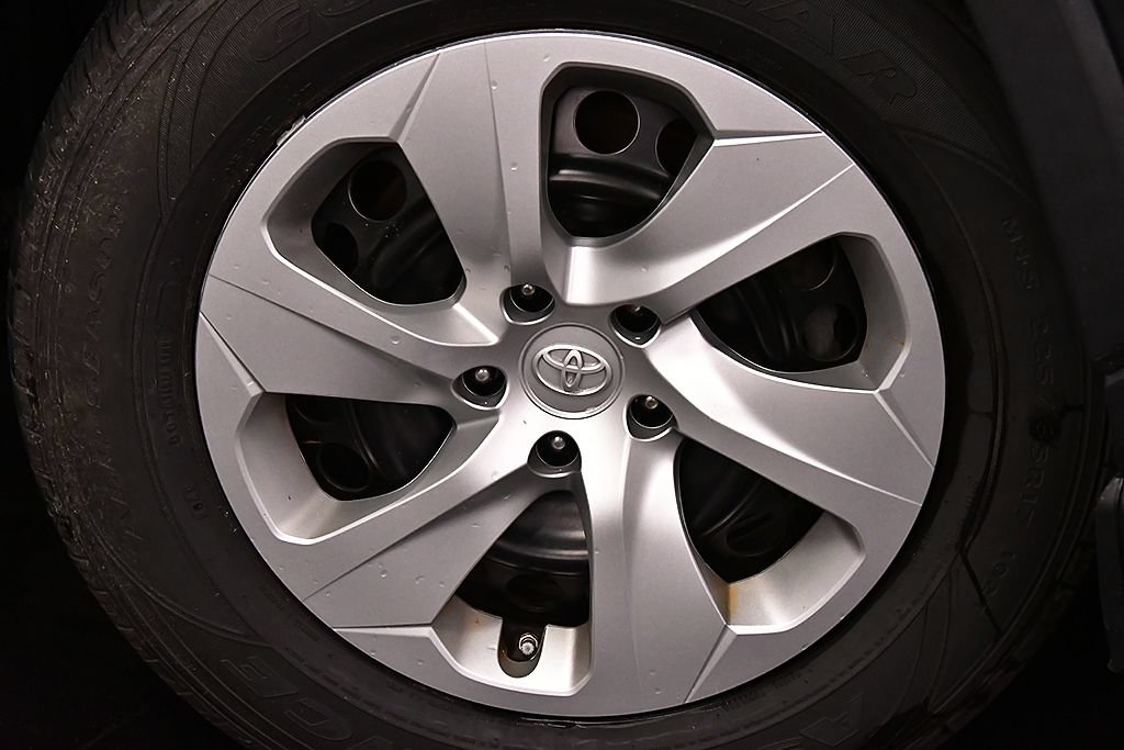 Used 2023 Toyota RAV4 LE AWD/4WD image 9