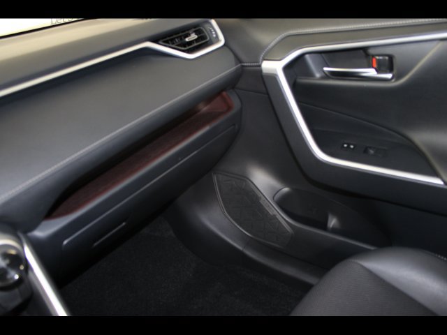 Used 2020 Toyota RAV4 Limited AWD/4WD image 16