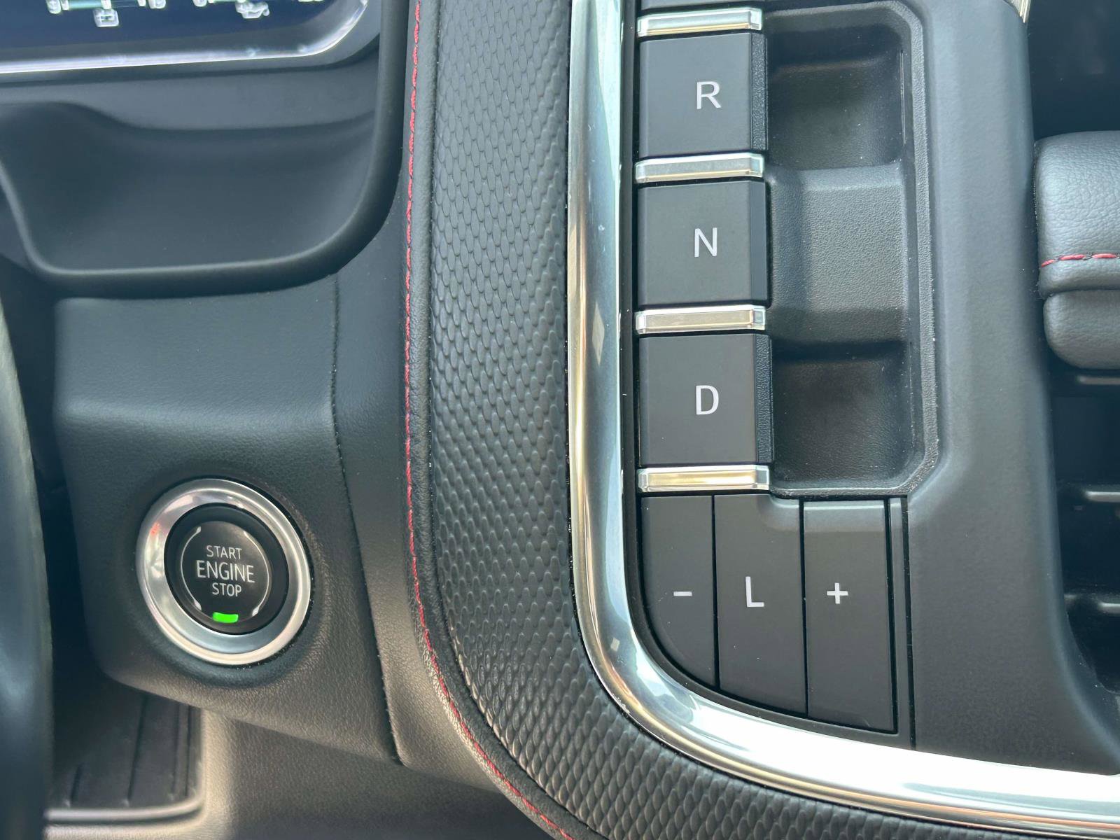 Used 2022 Chevrolet Suburban RST w/ Sport Performance Package RWD image 25