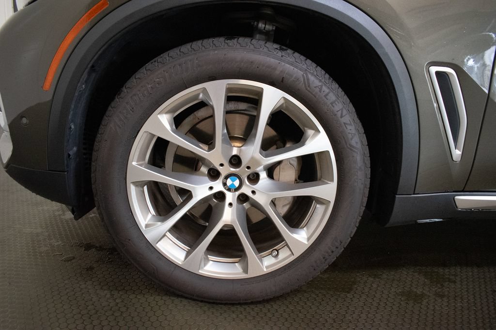 Used 2022 BMW X5 xDrive40i w/ Premium Package AWD/4WD image 9