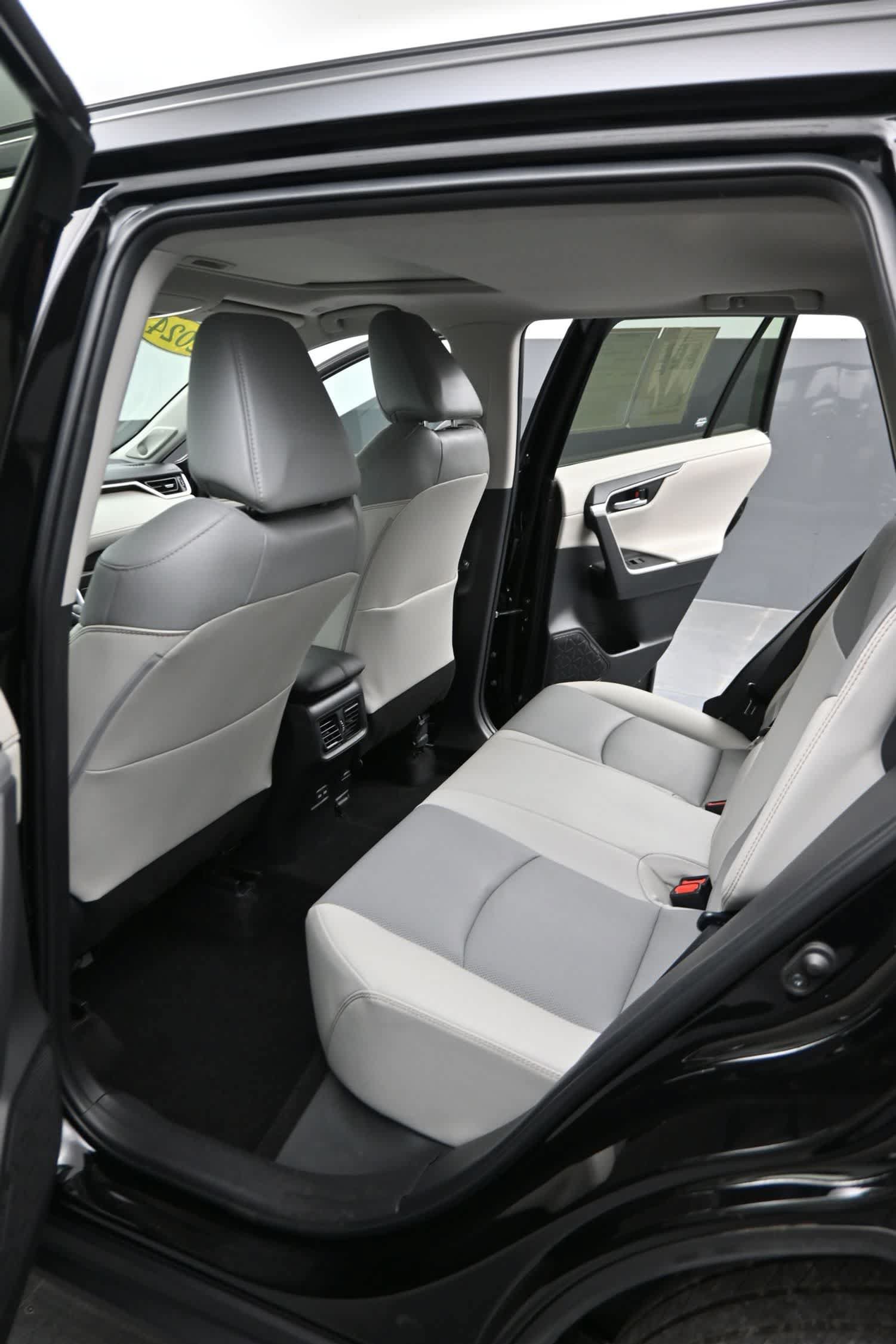 Used 2024 Toyota RAV4 Limited w/ Advanced Technology Package AWD/4WD image 15