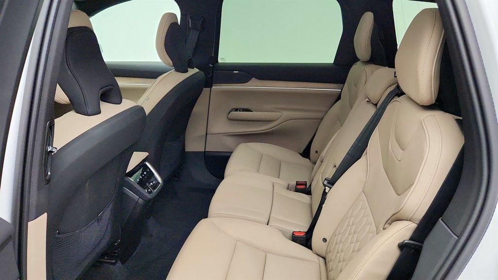 Used 2025 Volvo EX90 Plus AWD/4WD image 20