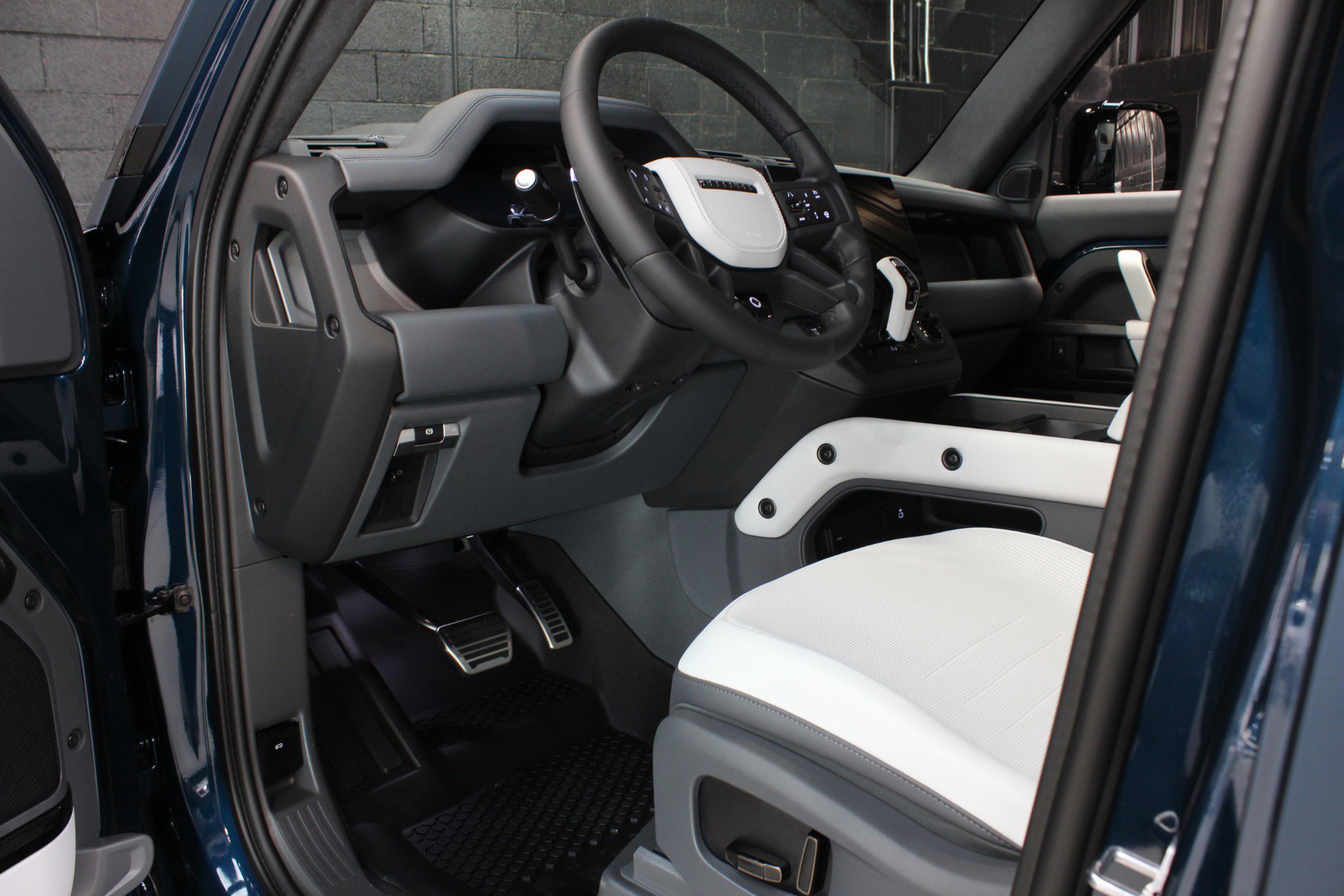 Used 2026 Land Rover Defender 110 OCTA image 38