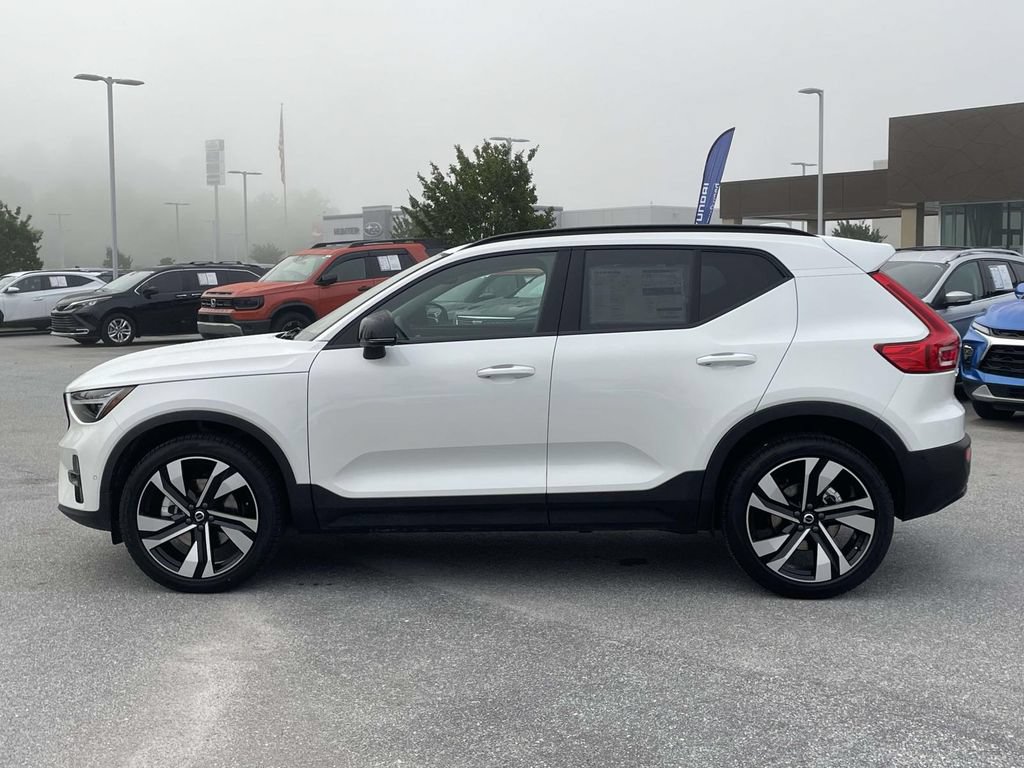 New 2026 Volvo XC40 B5 Plus w/ Climate Package AWD/4WD image 25