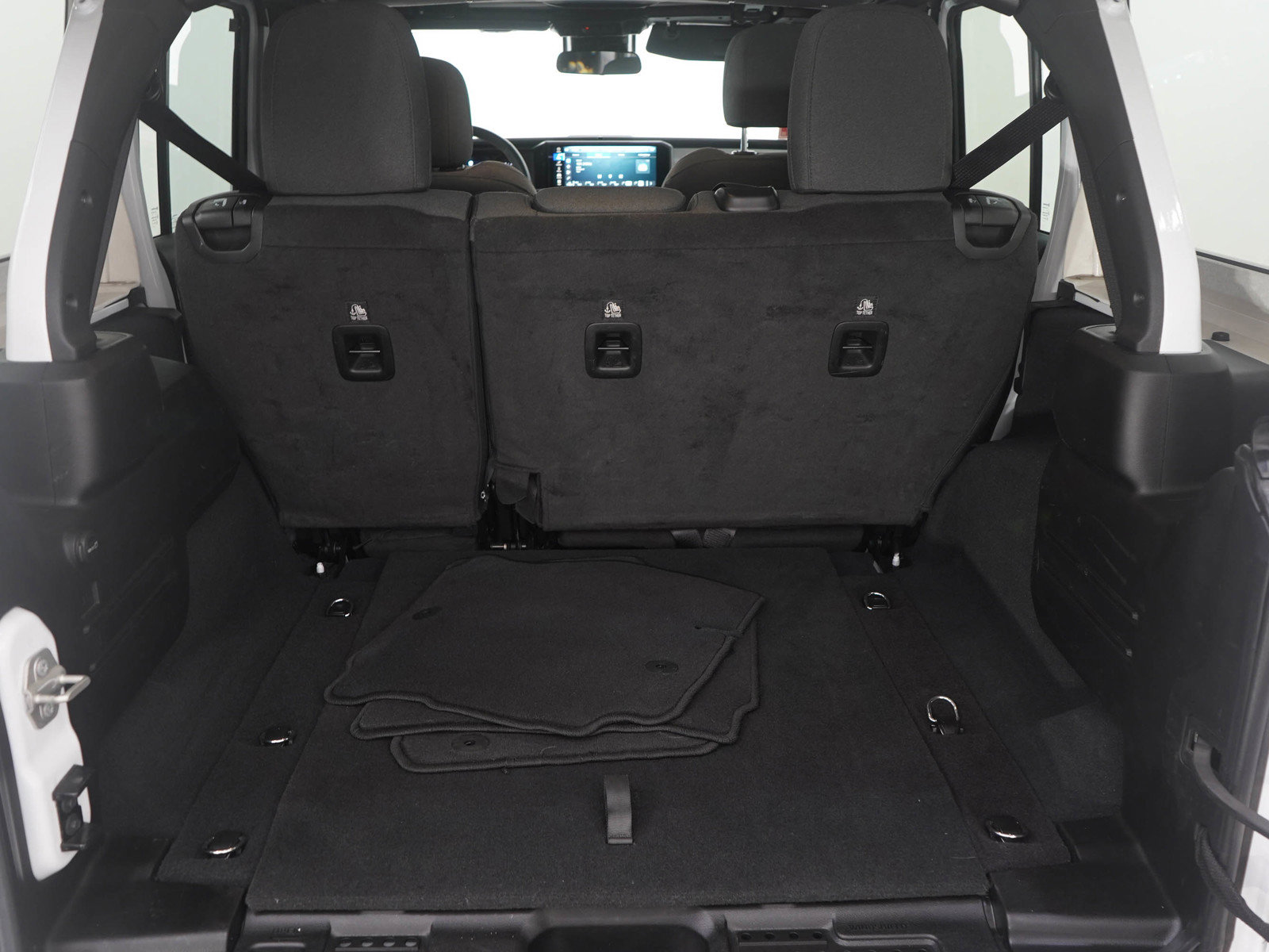 Used 2024 Jeep Wrangler Sahara image 9