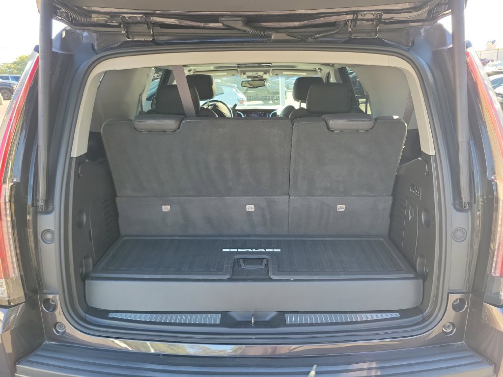 Used 2016 Cadillac Escalade Luxury AWD/4WD image 14