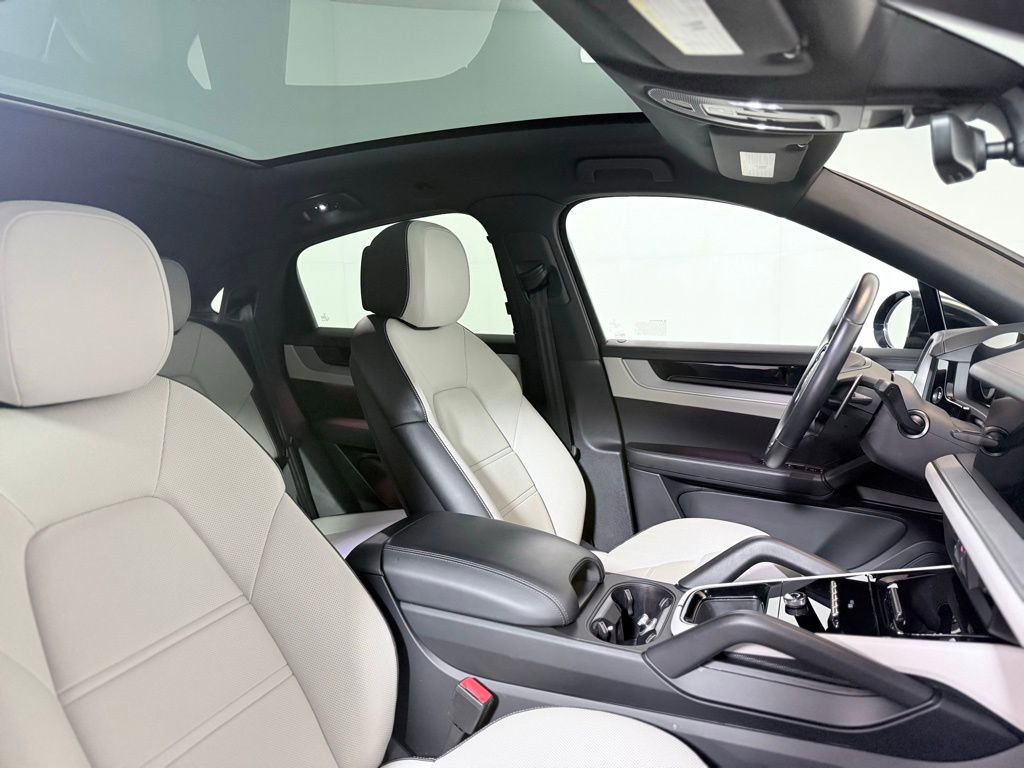 Used 2024 Porsche Cayenne Coupe image 24