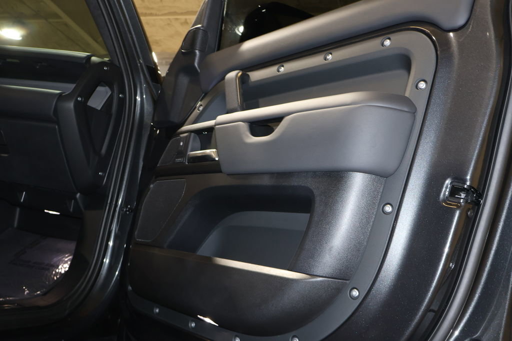 Used 2025 Land Rover Defender 130 V8 image 37