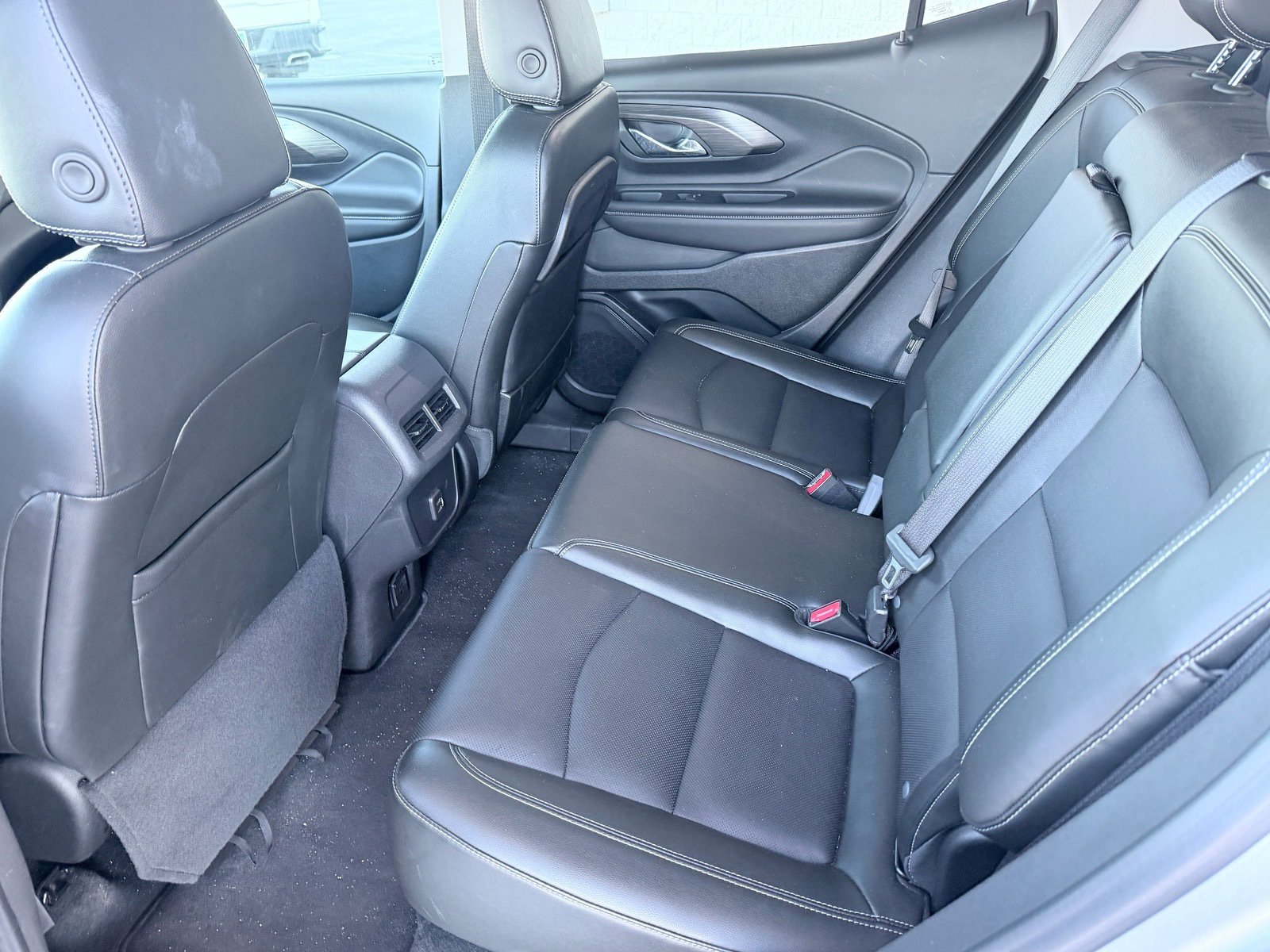 Used 2024 GMC Terrain SLT image 16